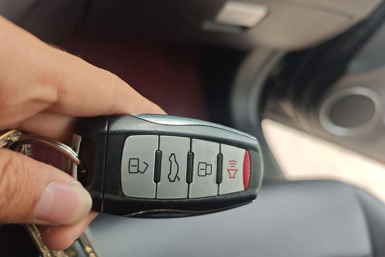 Used Haval M6 2017 1.5T Automatic Two-Wheel Drive Urban Model Vehicle Key