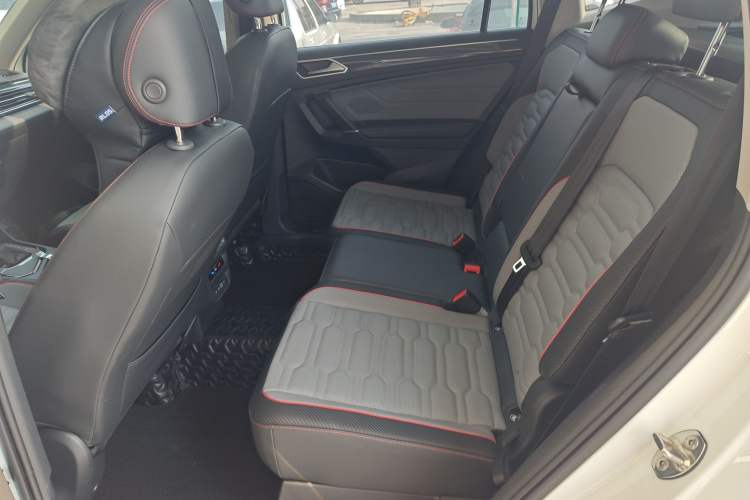 Used Volkswagen Tiguan L New Energy 2023 430 PHEV Plug-in Hybrid Flagship Edition Left Rear Seat