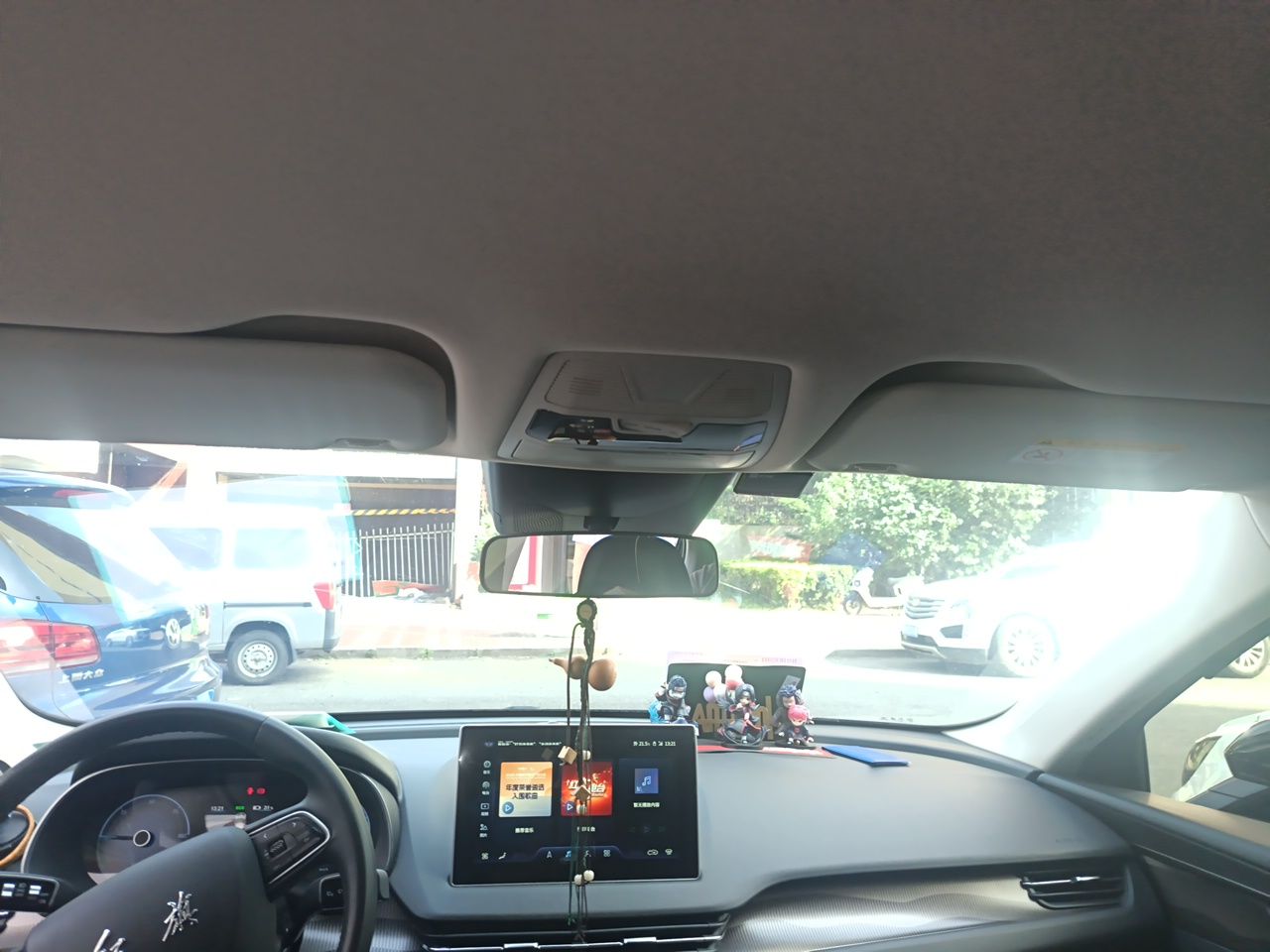 Hongqi E-QM5 2022 431 km Charge & Enjoy Edition — снимка 15