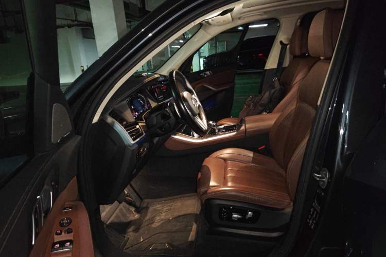 Used BMW X5 2020 xDrive40i Luxury Model with M Sport Package Left Front Seat