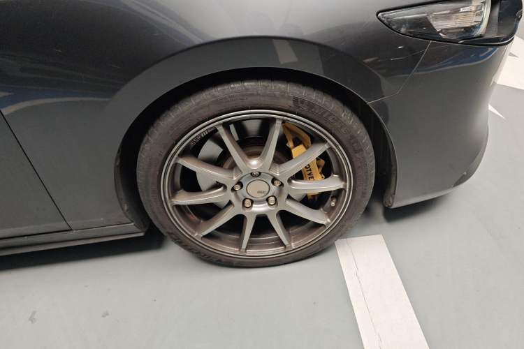 Used Mazda 3 Axela 2020 2.0L Automatic ZhiXuan Edition Right Front Wheel Hub