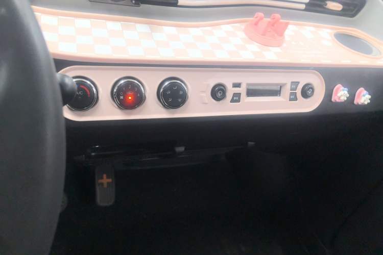 Used Wuling Hongguang MINIEV 2020 Freedom Version Lithium Iron Phosphate Audio And AC Panel