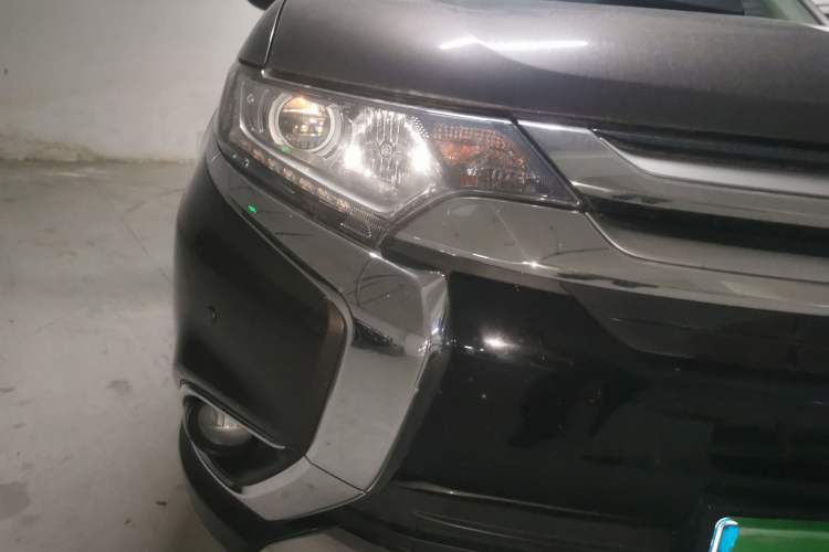 Used Mitsubishi Outlander 2018 2.0L Two-Wheel-Drive Jiale Edition 7-Seater Right Front Headlight