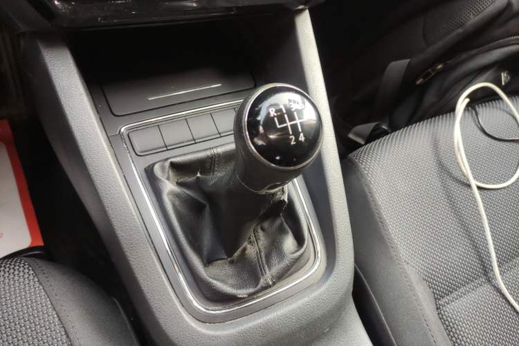 Used Volkswagen Sagitar 2015 1.6L Manual Fashion Edition
