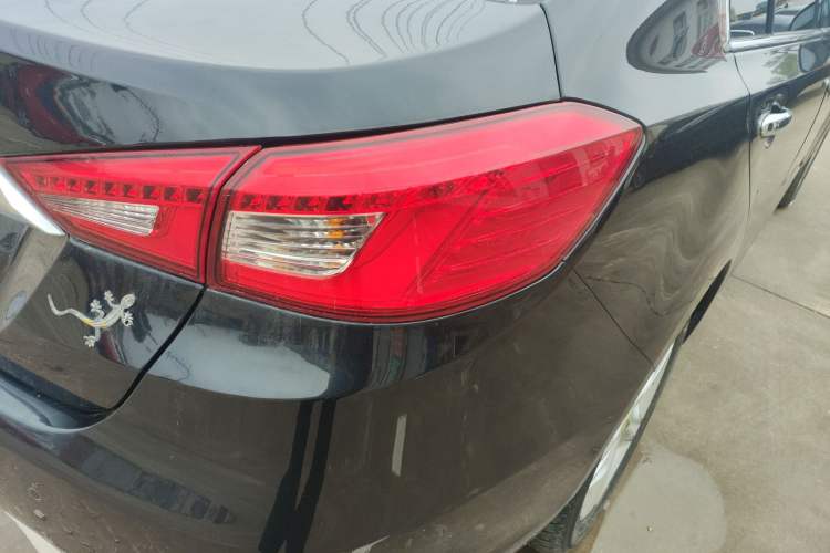 Used Zotye Z500 2016 1.5T Manual Luxury Edition Right Rear Taillight