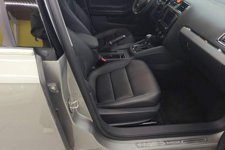 Used Volkswagen Sagitar 2017 1.6L Automatic Comfort Model Right Front Seat