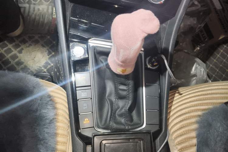 Used Volkswagen Sagitar 2021 280TSI DSG Excellence Edition Gear Lever