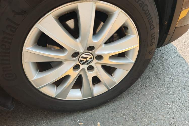 Used Volkswagen Tiguan 2013 1.8 TSI Automatic All-Wheel Drive Luxury Model Right Front Wheel Hub