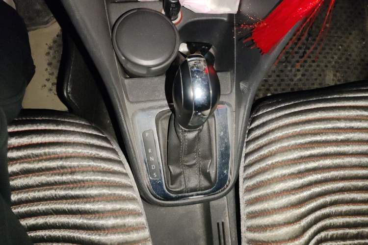 Used Volkswagen Jetta 2015 Value Edition 1.6L Automatic Fashion Version Gear Lever