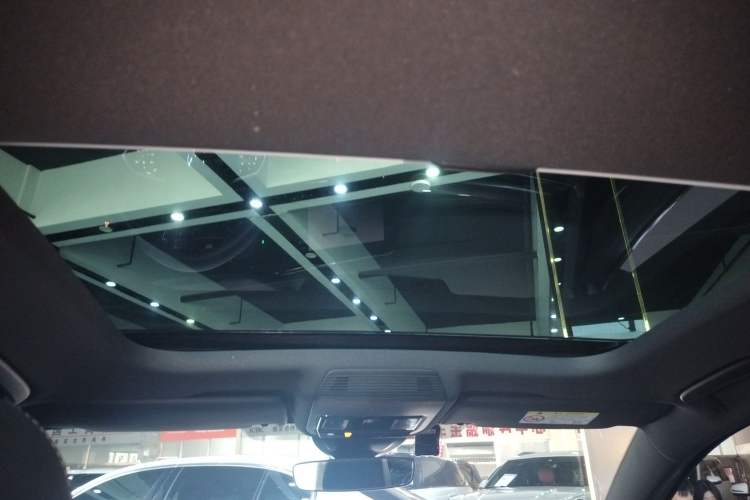 Used Volkswagen Golf 2023 Facelift 280TSI DSG R-Line Headliner