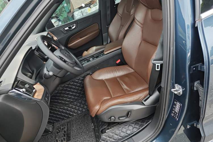 Used Volvo XC60 2021 T5 4x4 Smart Luxury Edition Left Front Seat