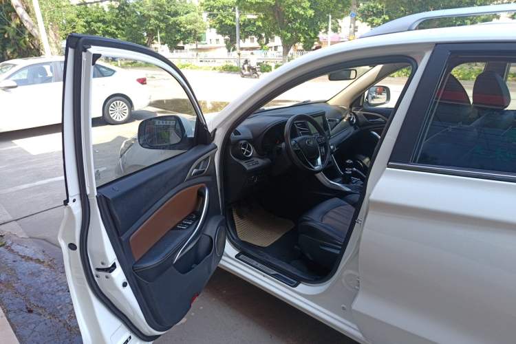 Used BYD Song 2016 GaiShi Edition 1.5TI Manual Elite Model Driver Seat