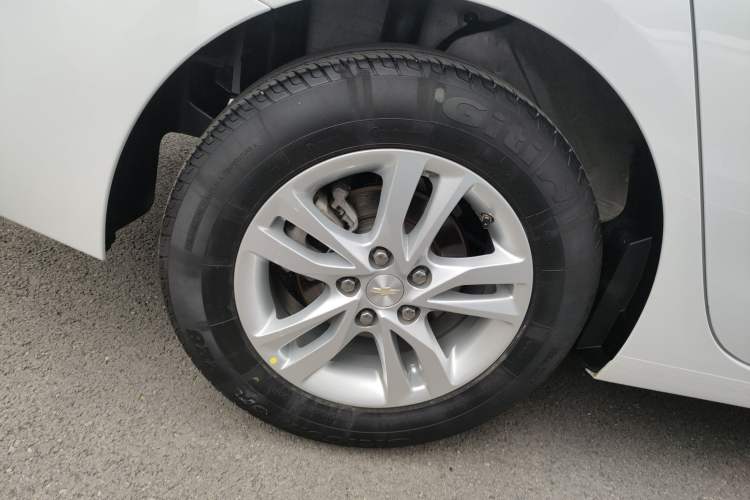 Used Chevrolet Cavalier 2019 320 Automatic Xinyue Edition Right Rear Wheel Hub