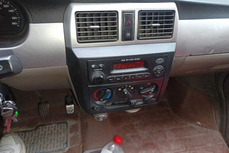 Used Wuling Rongguang 2011 1.2L Comfort Model Audio And AC Panel