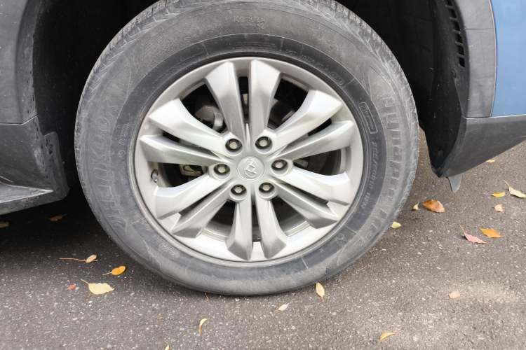 Used SAIC MAXUS D90  Right Front Wheel Hub