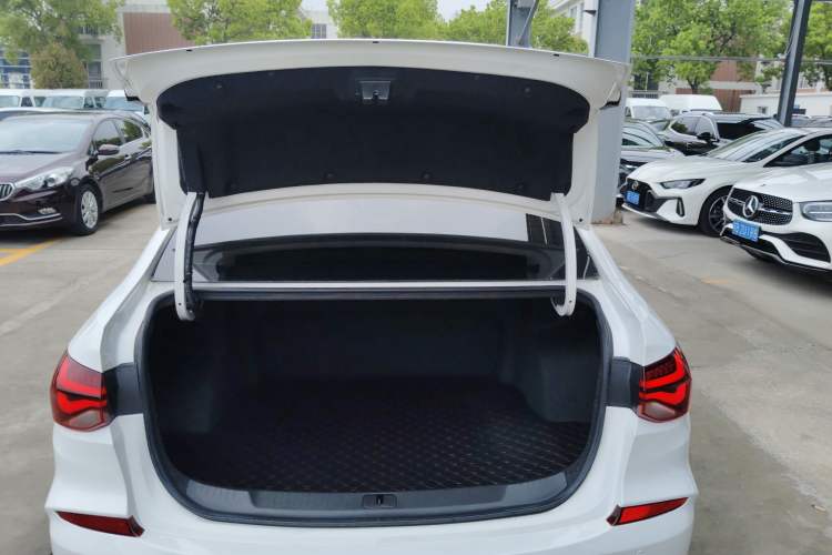 Used Chevrolet Monza 2019 Redline 320T Dual-Clutch Joyful Edition China VI Standard Trunk