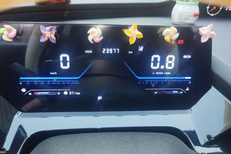 Used CHANGAN OSHAN Z6 2023 Blue Whale 1.5T DCT Smart Luxury Model Instrument Cluster