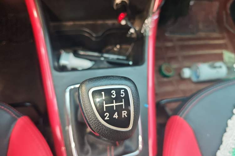 Used BAIC Senova X25 2015 1.5L manual Comfort trim level