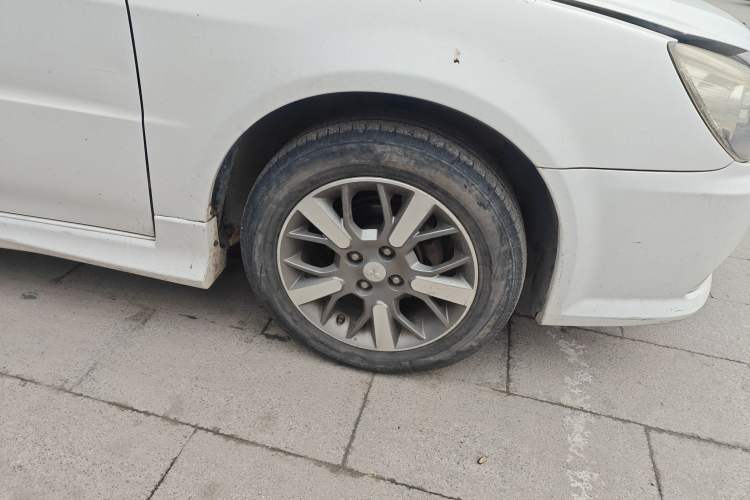 Used Soueast V3 Lingyue 2014 1.5L Manual Style Value Edition Right Front Wheel Hub