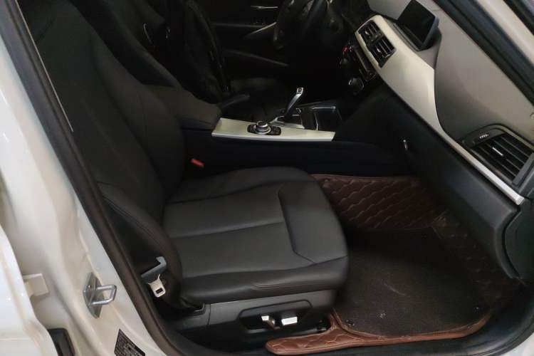 Used BMW 3 Series 2016 320i Fashion Model Right Front Seat