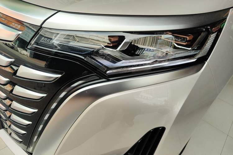 Used Denza D9 2022 DM-i 970 Four-Wheel Drive Prestige Model