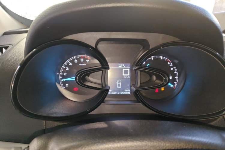 Used Dongfeng Aeolus AX7 2015 2.0L Automatic Zhiyi Trim