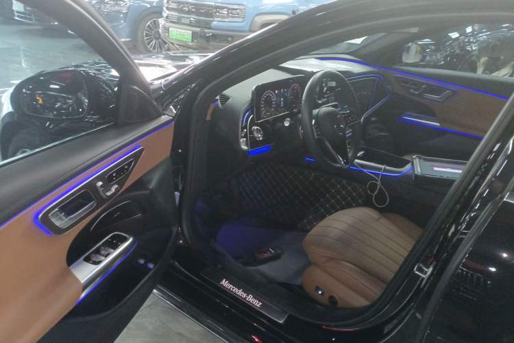 Used Mercedes-Benz E-Class New Energy 2024 E 350 e L Plug-in Hybrid Sedan Driver Seat