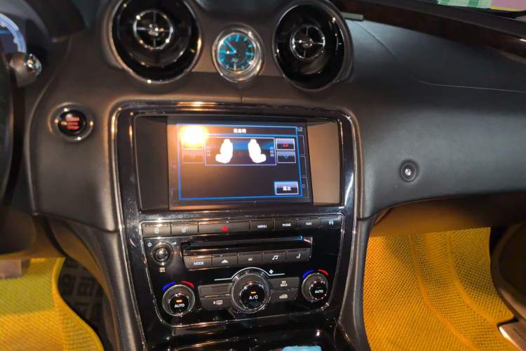 Used Jaguar XJ 2013 XJL 3.0 SC Panoramic Business Edition Audio And AC Panel