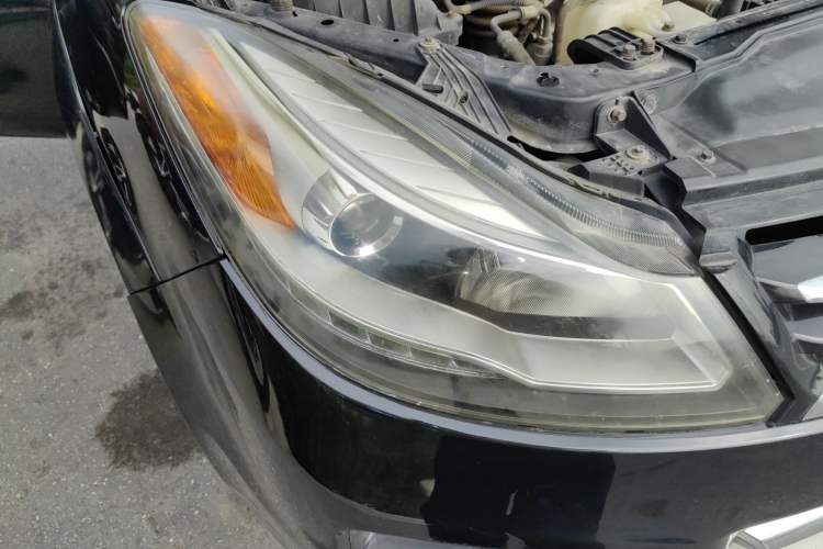 Used JMC Yusheng S350 2013 2.4T Automatic 2WD Diesel Luxury Edition 5 Seats
