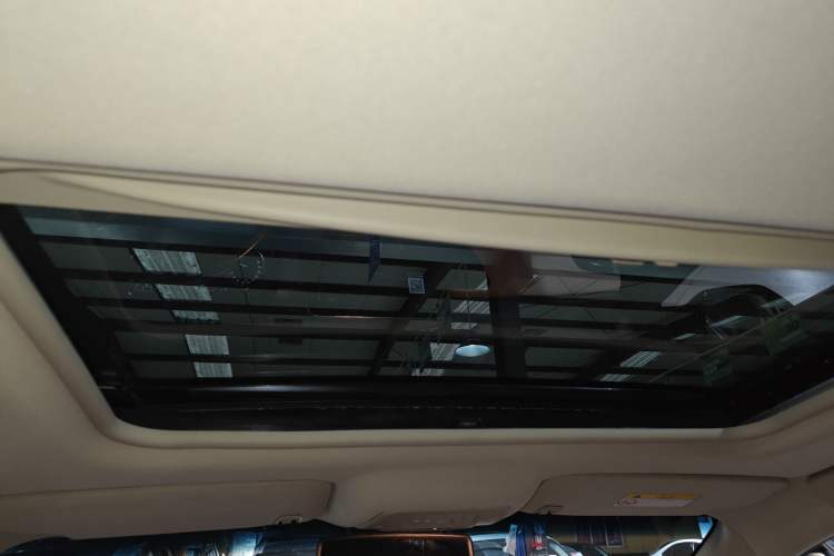 Used Buick GL8 2023 Facelifted Land Cruiser Executive Luxury Version
