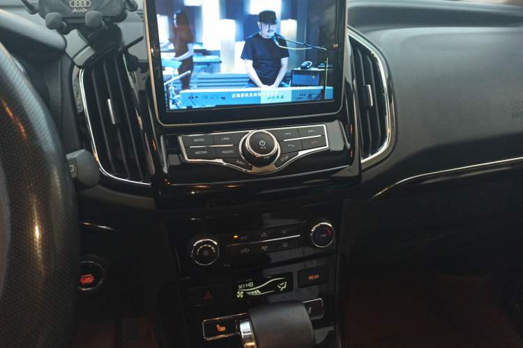 Used Lifan Auto Xuanlang 2017 2.0L CVT Comfort Edition