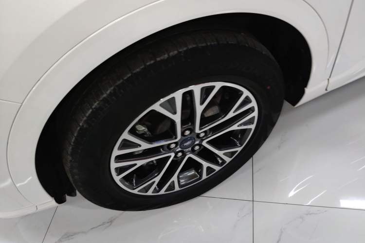 Used Ford Escape 2020 EcoBoost 245 Four-Wheel Drive Luxury Edition
