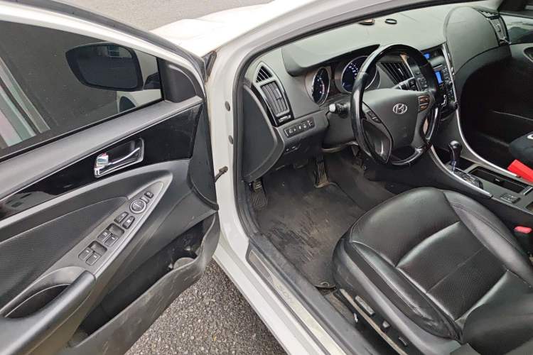Used Hyundai Sonata 2014 2.4L Automatic Leading Edition China IV Standard Driver Seat