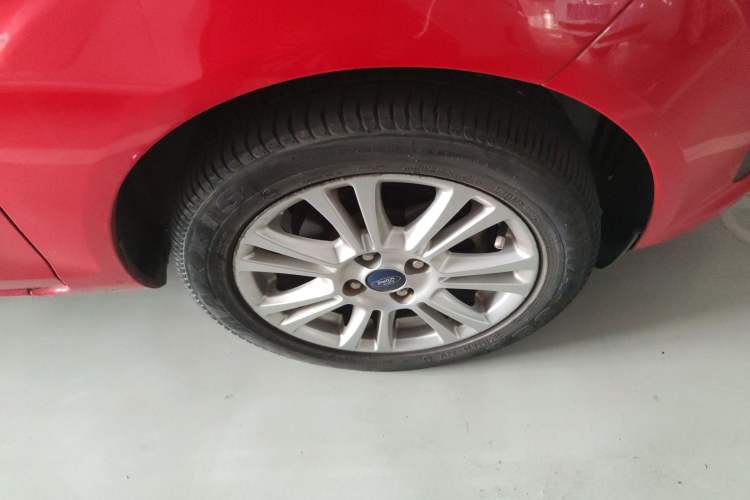 Used Ford Fiesta 2013 Hatchback 1.5L Automatic Fashion Edition Right Front Wheel Hub