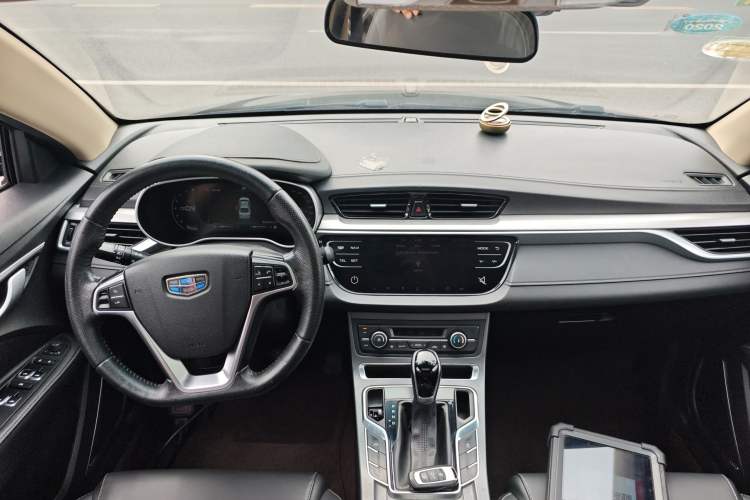 Used Geely Auto Emgrand 2018 1.5L CVT Upward Connect Edition Center Console