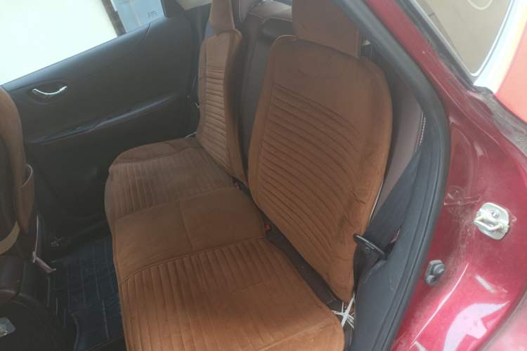 Used Nissan Tiida 2014 1.6L CVT Cool Cafe Edition Interior 4