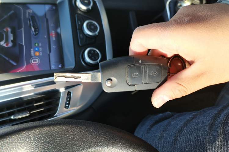 Used JMC Yuhu 3 2018 2.5T Diesel Two-Wheel Drive Advanced Version with Long Wheelbase
