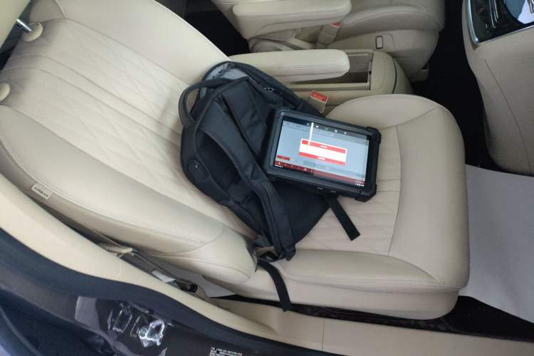 Used Buick GL8 2023 Facelifted Land Cruiser Executive Luxury Version
