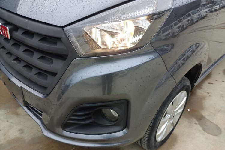 Used Jinbei Gold Hiace M Classic 2022 1.5L Travel Lion Passenger Van 7 Seats