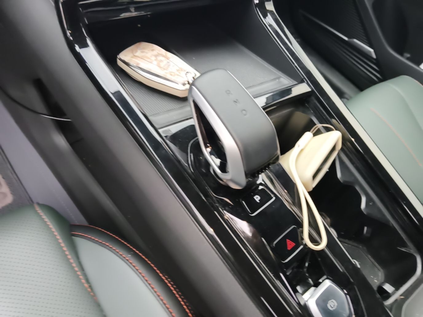 Geely Auto Emgrand X7 Sport 2024 1.5TD Smart Connect+ — снимка 16