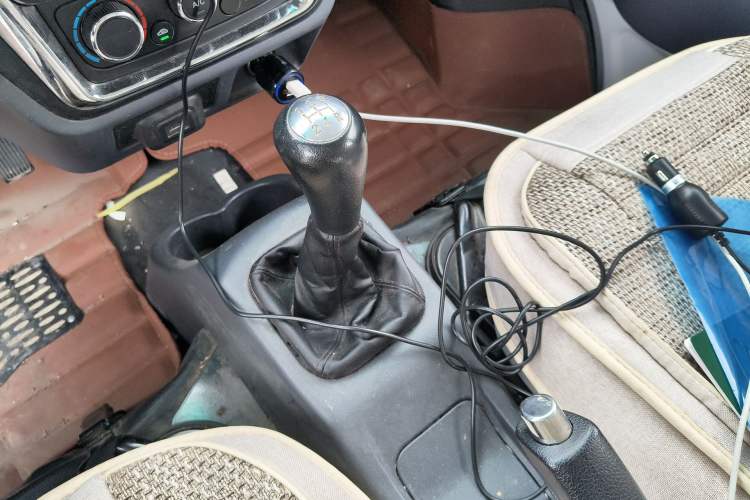 Used Jinbei Hiace X30 2023 1.5L Wealthy-Style Passenger Van 5/6/7-Seater Non-Air-Conditioned Version SWC15M Gear Lever