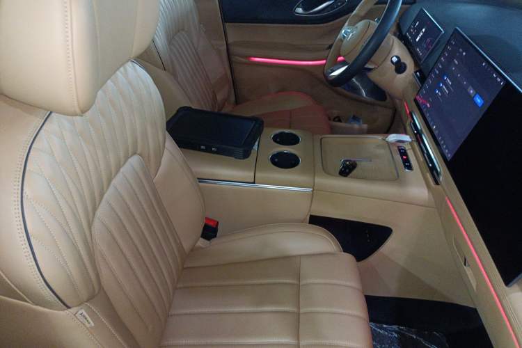 Used VOYAH Dream 2025 PHEV Four-Wheel-Drive Flagship Kunpeng Edition
