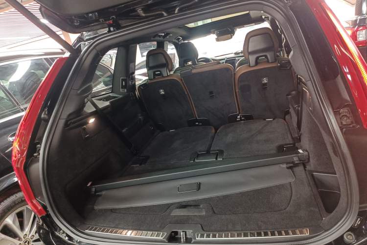 Used Volvo XC90 2021 B5 SmartDrive Luxury Edition 7 Seats Trunk