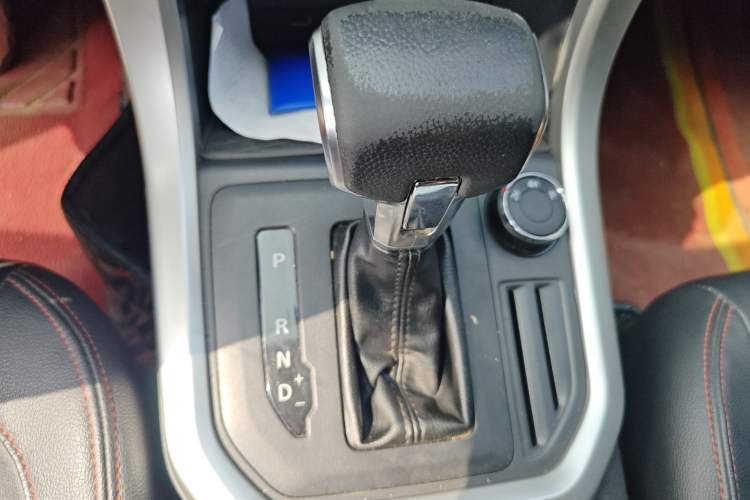 Used SAIC MAXUS T60 2017 2.0T Gasoline Automatic 4x4 High-Profile Luxury Standard Cab
