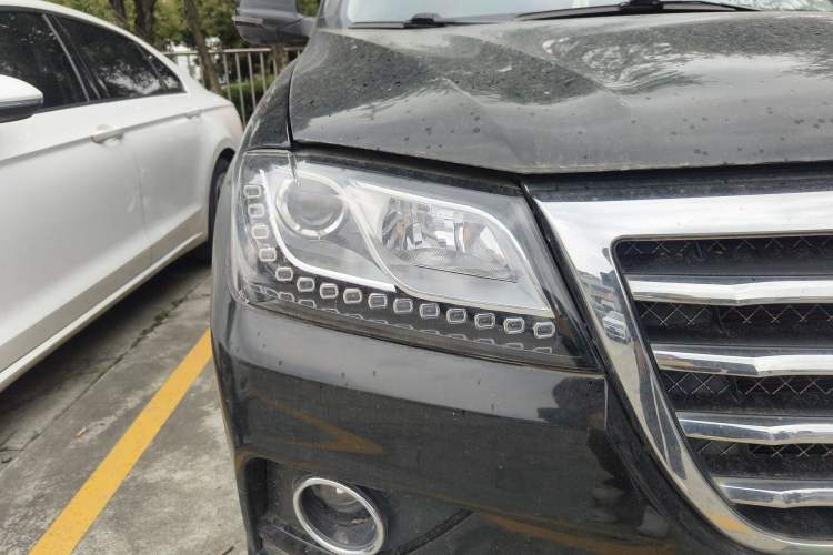 Used Haval H2 2016 Red-Label 1.5T Manual Two-Wheel Drive Luxury Model Right Front Headlight