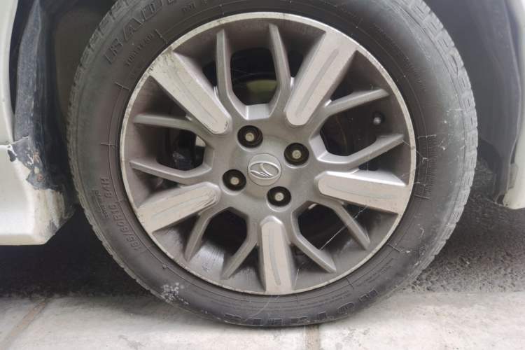 Used Soueast V3 Lingyue 2012 Revised Version 1.5L Manual – Style Edition
