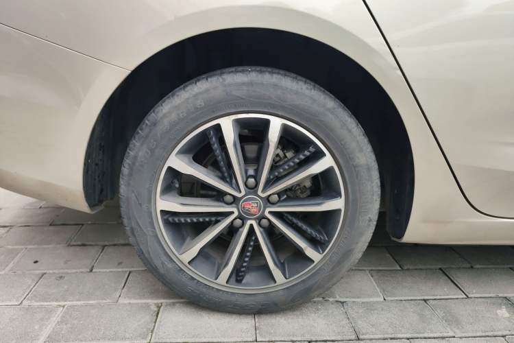 Used Roewe i5 2020 1.5L Automatic 4G Connect Luxury Flagship Edition
