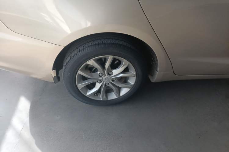 Used Geely Auto Emgrand GL 2017 1.3T Manual Elite Model Exterior 5