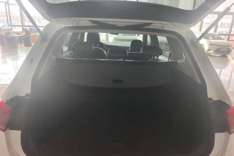 Used Volkswagen Tiguan L 2017 330TSI Automatic Two-Wheel Drive Luxury Edition
