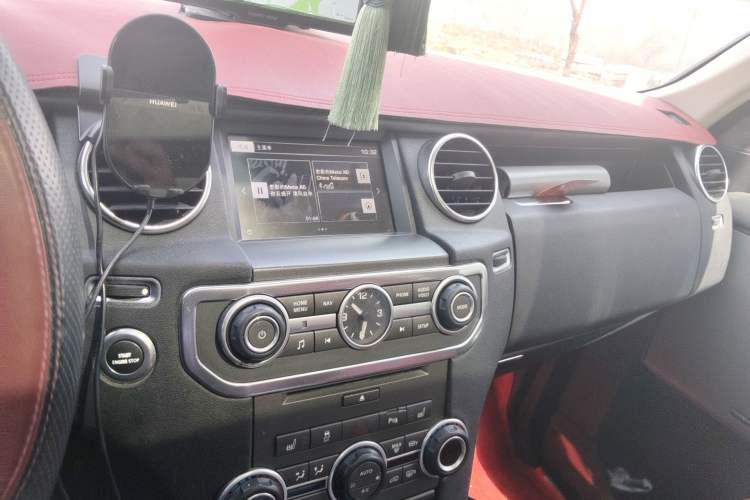 Used Land Rover Discovery 2016 3.0 SC V6 SE Audio And AC Panel